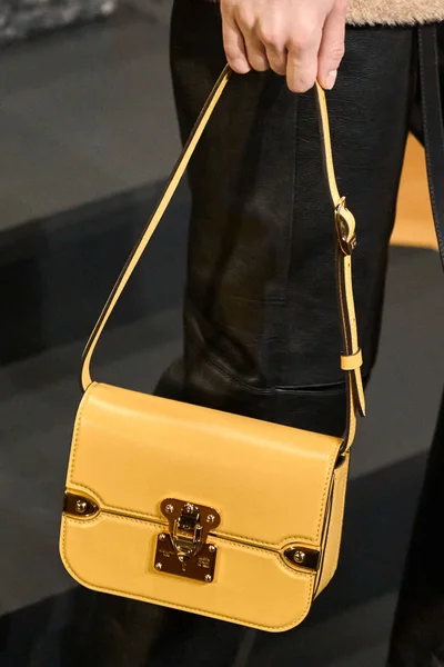 Look 35